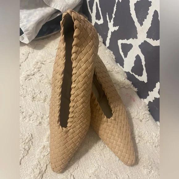 Bottega Veneta | Shoes | Bottega Veneta Almond Leather Pumps